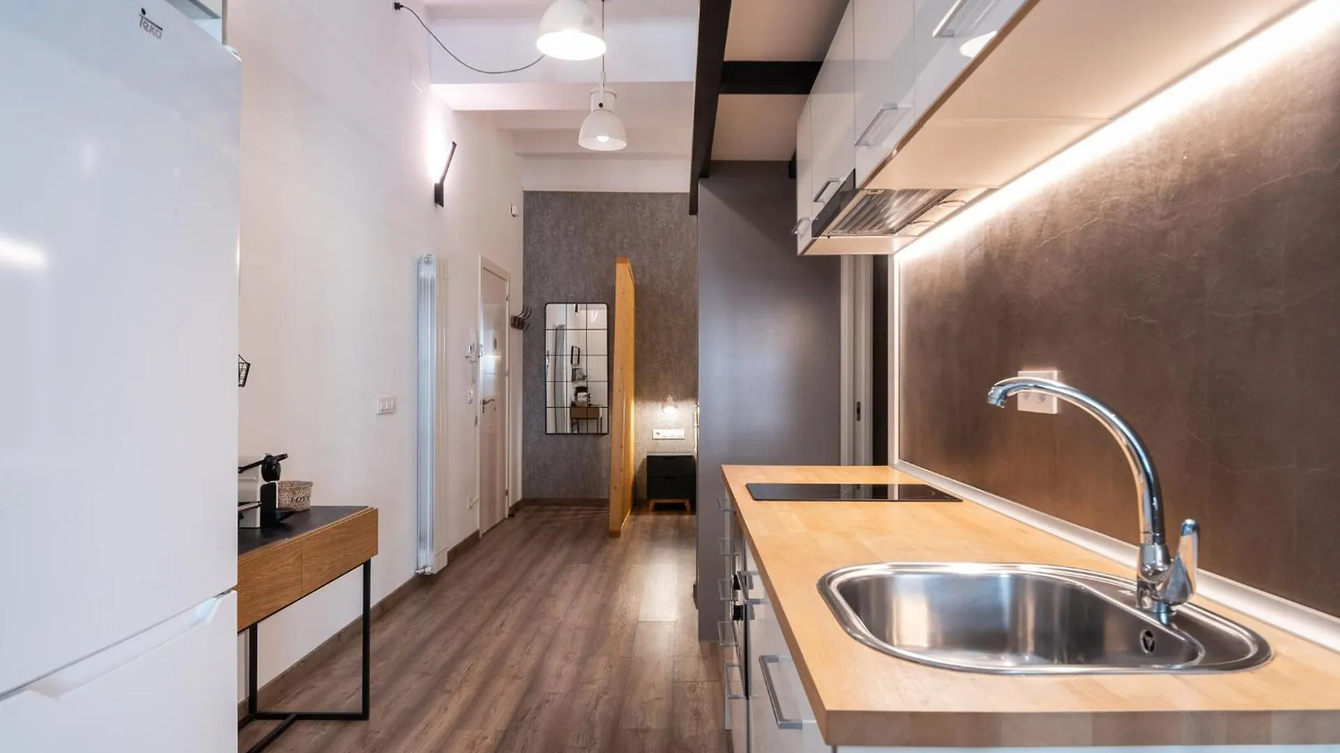 Daire Beautiful Renovated Loft Minutes From The Beach Barselona