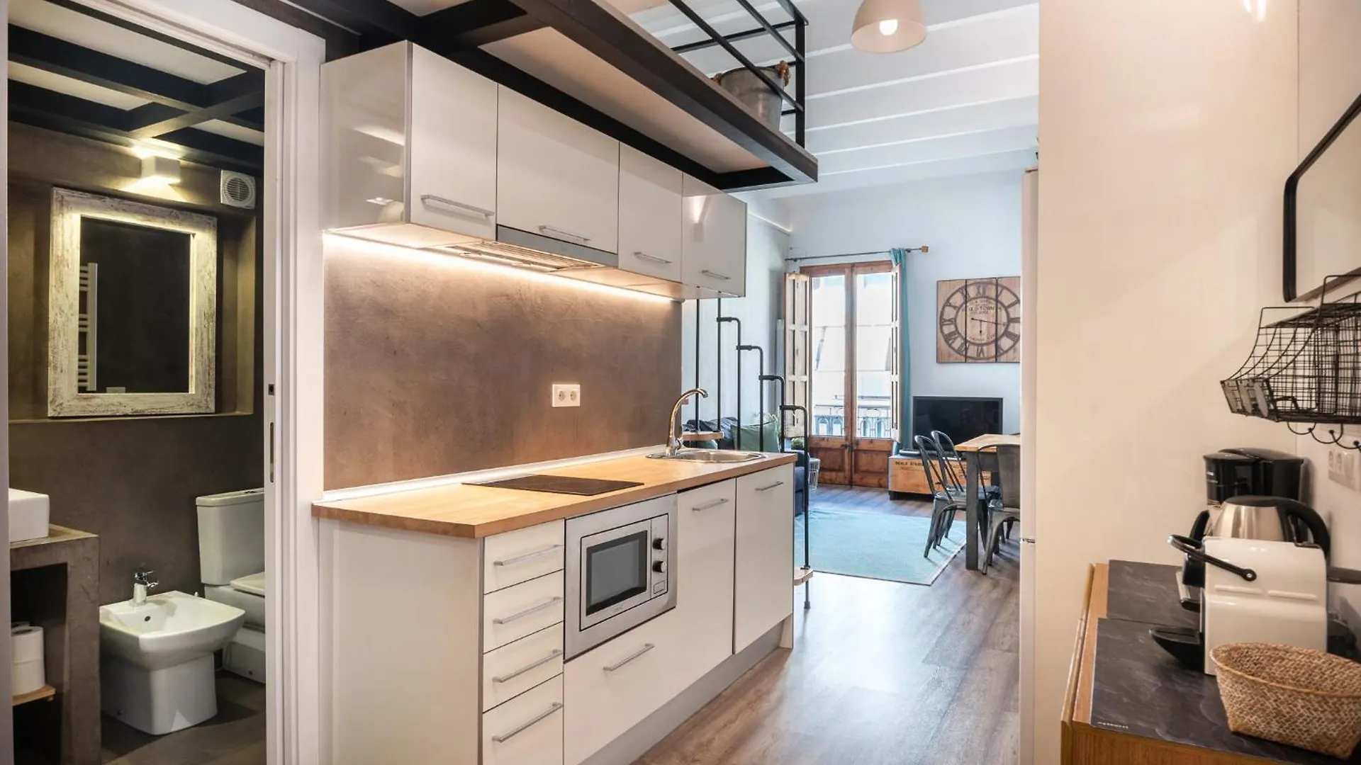 Beautiful Renovated Loft Minutes From The Beach Barcelona Apartament