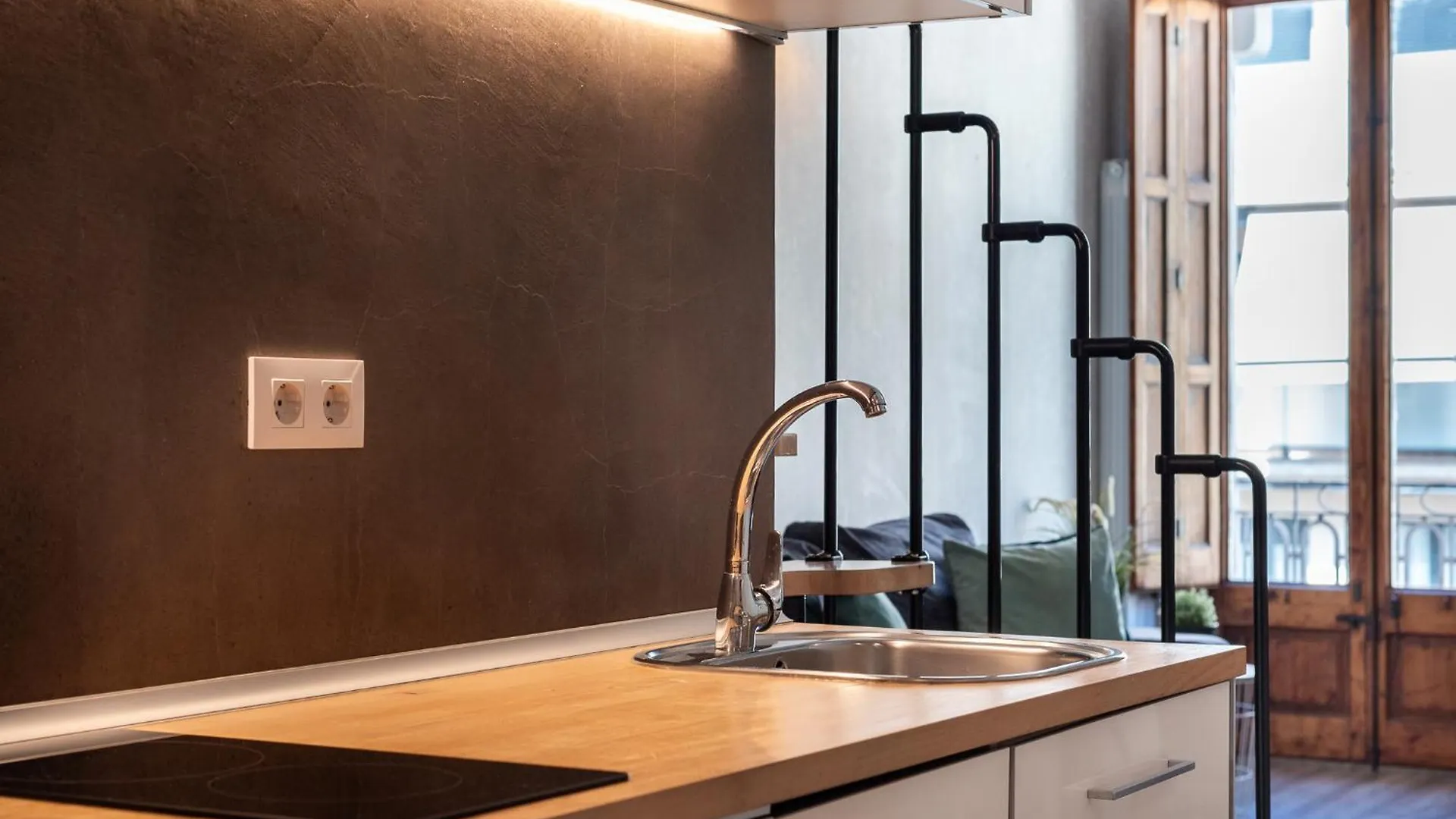 Beautiful Renovated Loft Minutes From The Beach Barcelona 0*,  Hiszpania